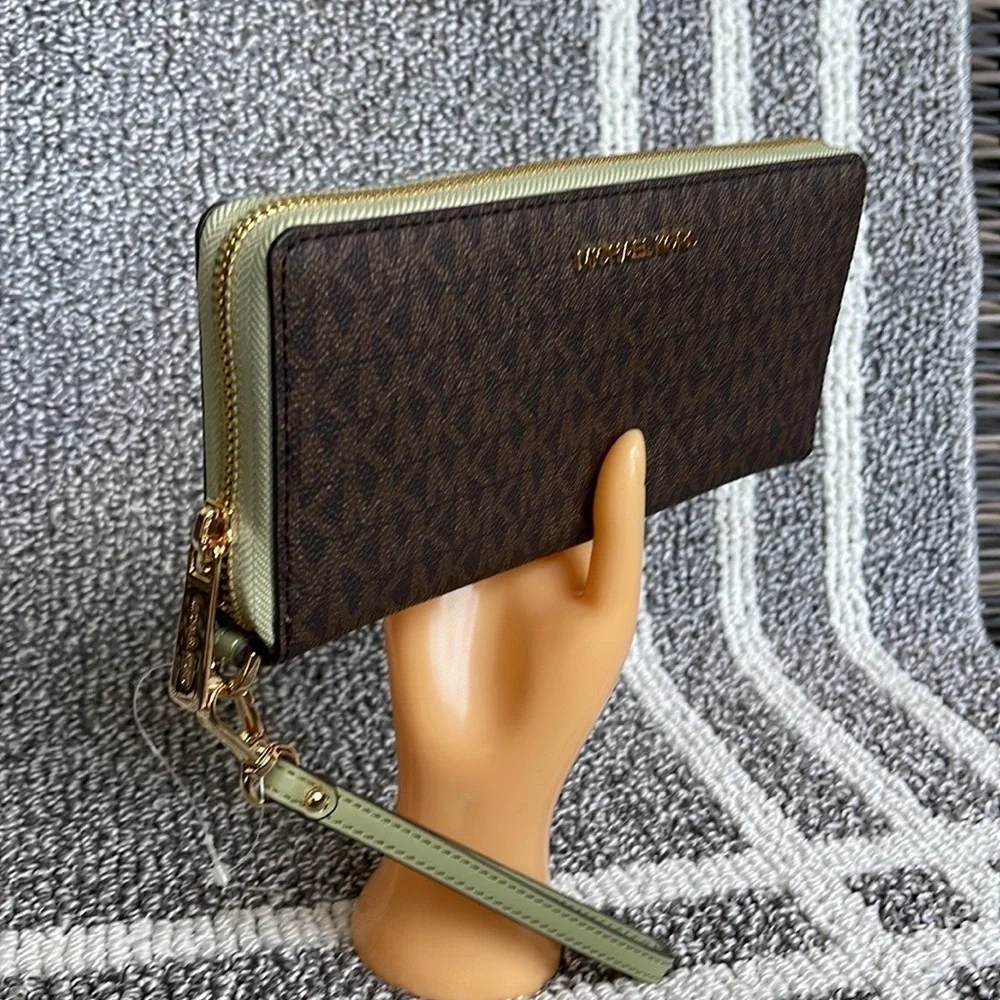 Michael Kors Jet Set Travel Large Travel CONTINENTAL Light Sage